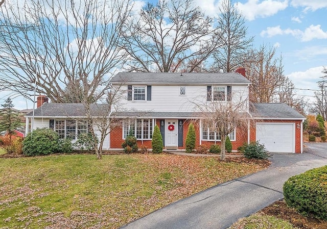 view of front of house featuring a front yard and a garage