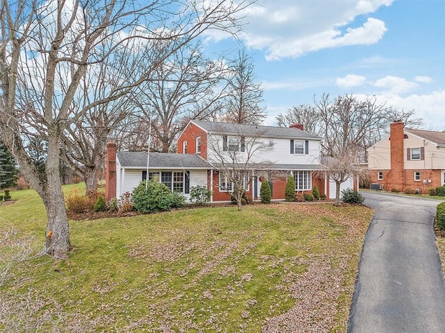 view of front of property featuring a garage and a front lawn