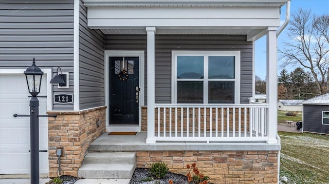 property entrance featuring a porch