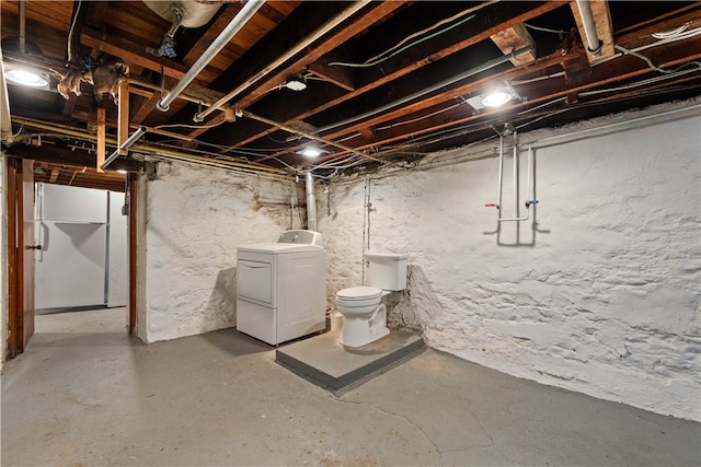 basement with washer / dryer