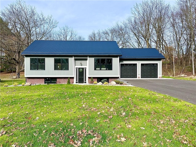 split foyer home with a front yard and a garage