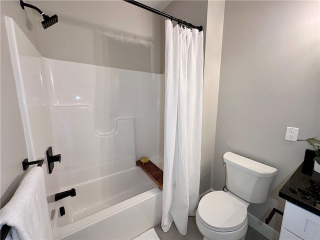 full bathroom with shower / tub combo with curtain, vanity, and toilet