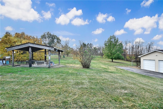 view of yard featuring an outbuilding and a garage