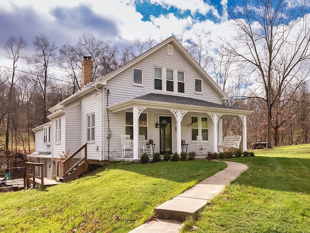 view of front facade featuring covered porch and a front lawn