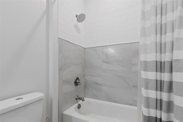 bathroom featuring shower / tub combo with curtain and toilet