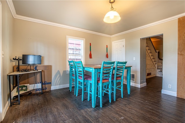 dining area featuring dark hardwood / wood-style flooring, bar, and crown molding