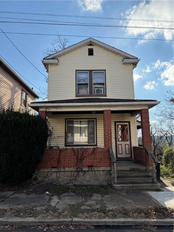 view of front of property featuring a porch