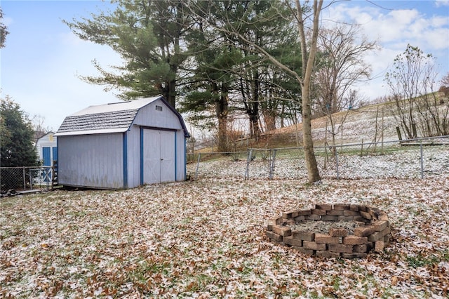 view of yard featuring a shed and a fire pit