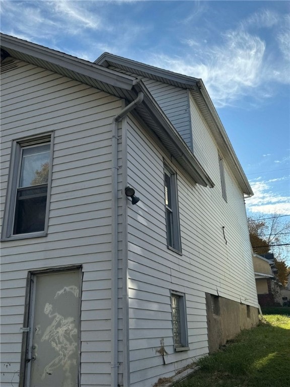 view of side of property with a lawn