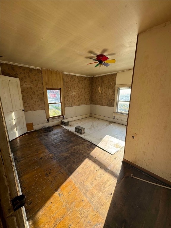 unfurnished room featuring ceiling fan and wood-type flooring