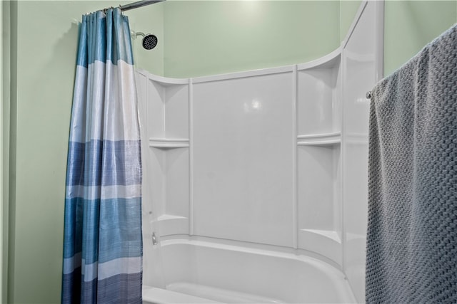 bathroom with shower / bath combo