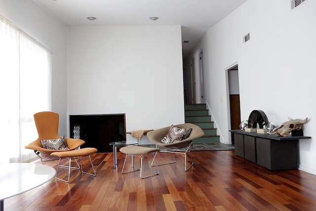 101 Point Breeze Pl, Point Breeze, PA 15208 - sitting room with wood finished floors and stairs