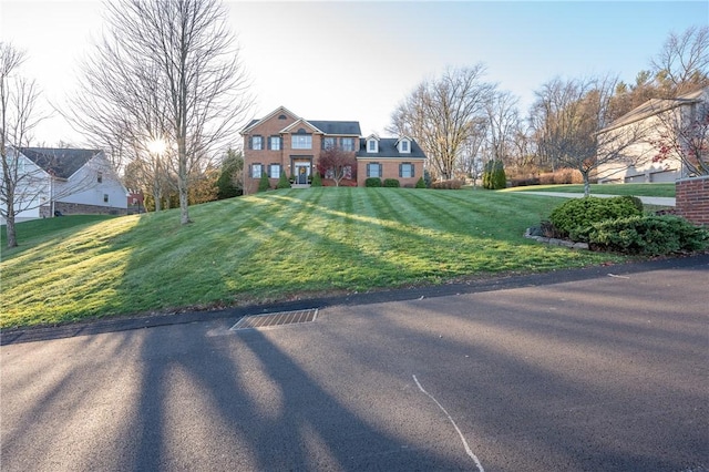 view of front of home featuring a front lawn