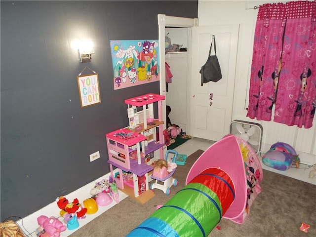 recreation room with carpet floors