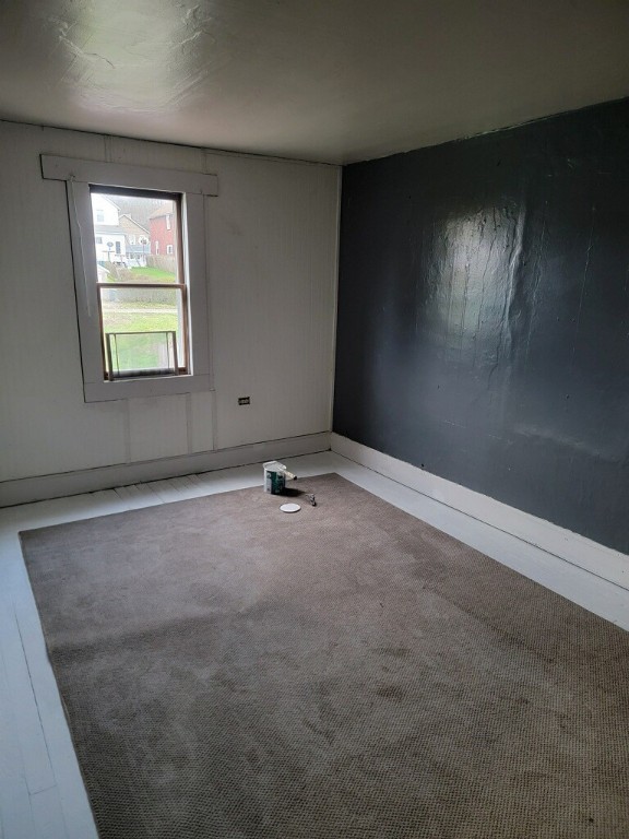 spare room featuring carpet flooring