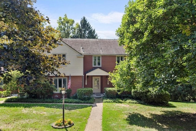 view of front of house with a front lawn