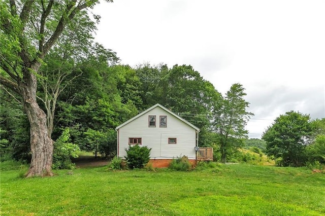 view of outdoor structure with a yard