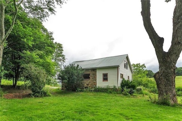 exterior space featuring a lawn