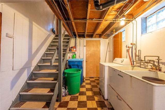 basement featuring washer / dryer