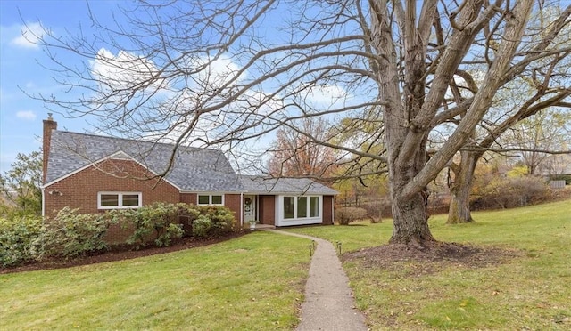 view of front of house with a front lawn