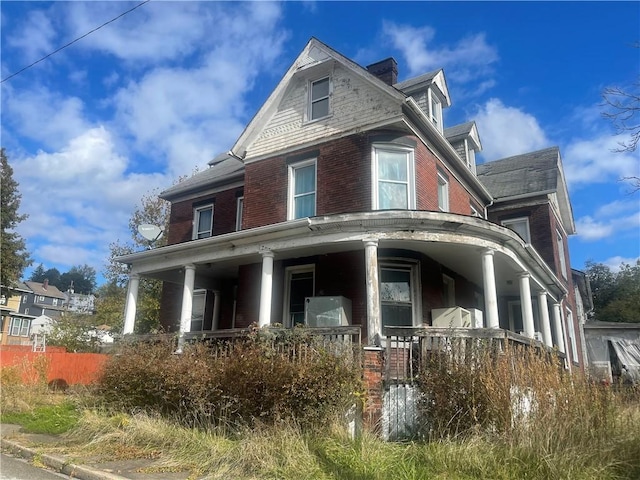 view of front of home featuring a porch