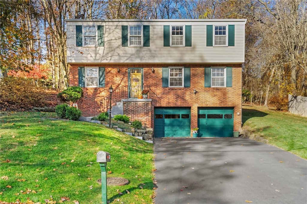 view of front of house with a front lawn and a garage