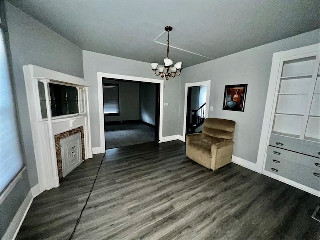 living area featuring a chandelier, a textured ceiling, and dark wood-type flooring