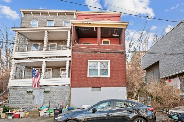 view of front of house with a balcony