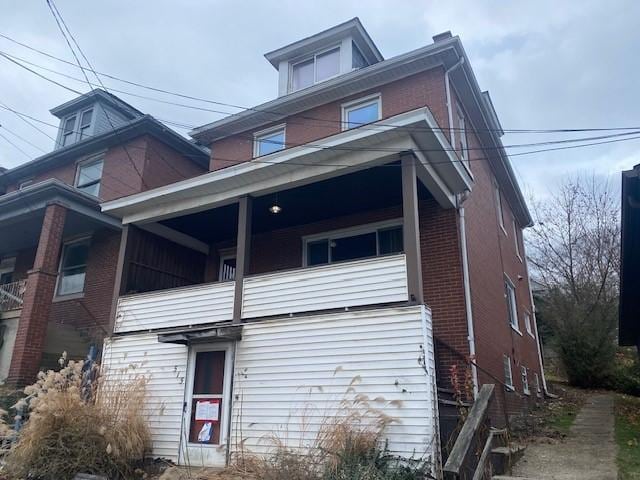 view of front of home with a balcony