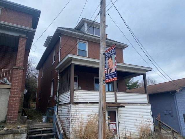 view of front of home