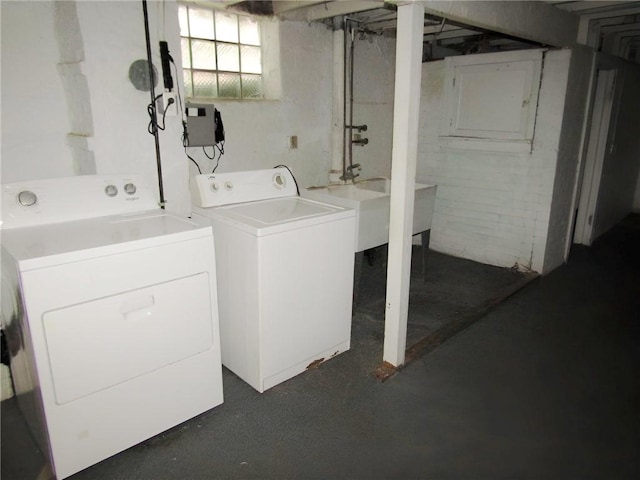 washroom featuring washer and clothes dryer