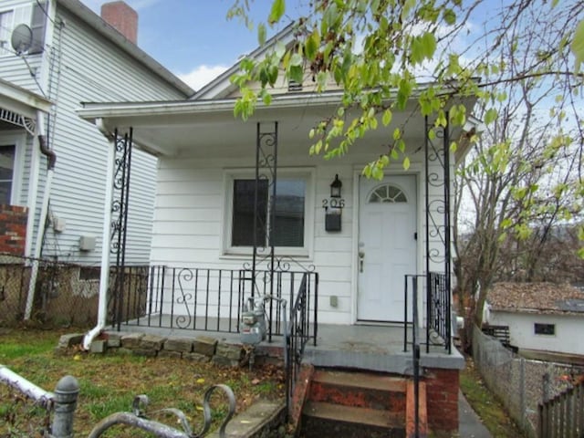 entrance to property featuring a porch