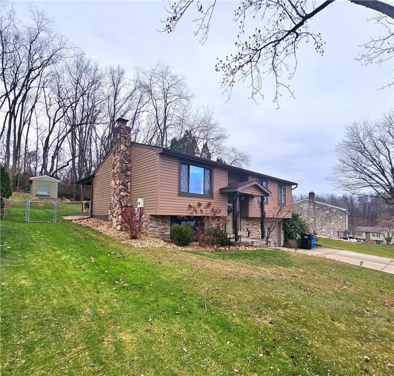 raised ranch featuring a front lawn