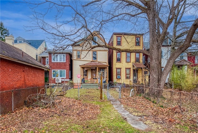 view of front of property featuring covered porch