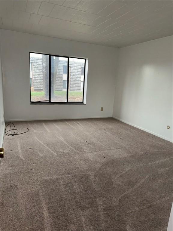 empty room with carpet