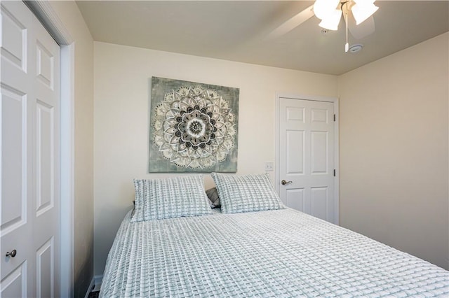 bedroom with ceiling fan