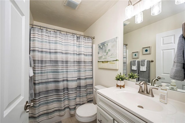 full bathroom featuring shower / tub combo with curtain, vanity, and toilet