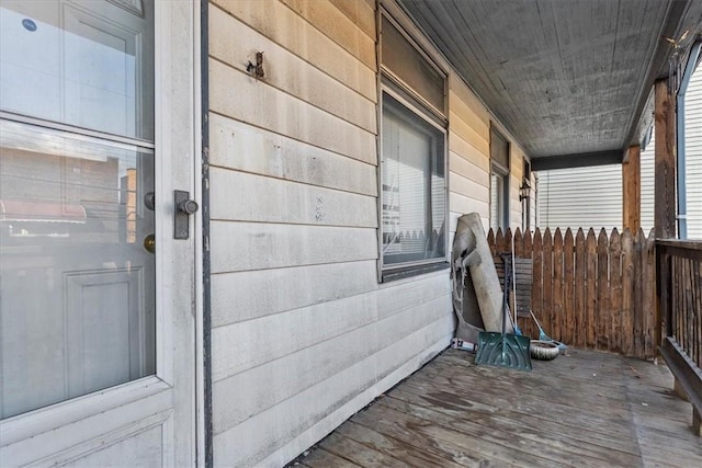 doorway to property with covered porch