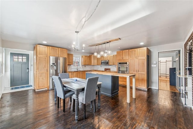 dining space with dark wood-style floors, recessed lighting, and a notable chandelier