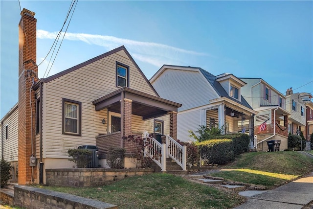 view of front of property featuring a front yard