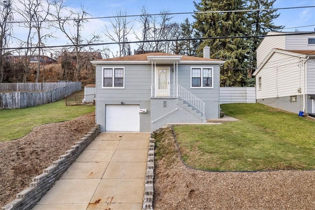 view of front of home featuring a front yard and a garage