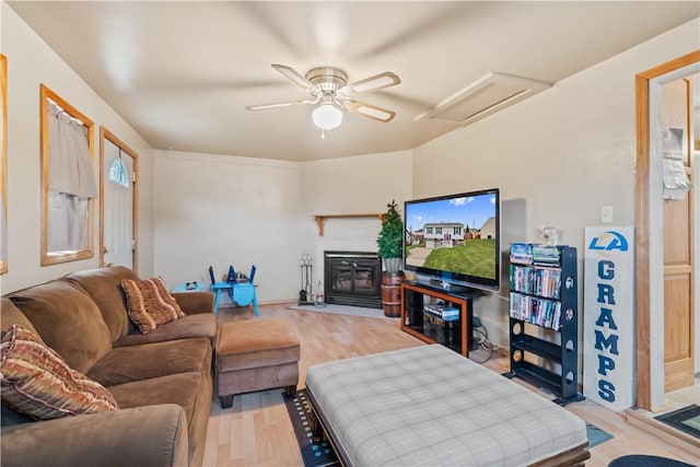 living room with light hardwood / wood-style floors and ceiling fan