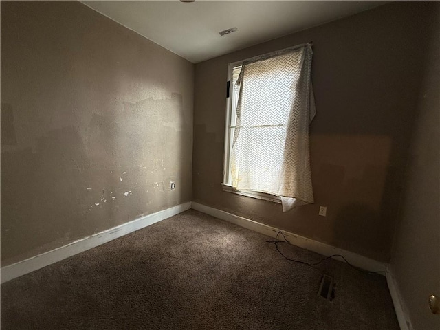 spare room featuring carpet floors