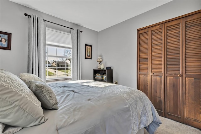 bedroom with carpet flooring and a closet