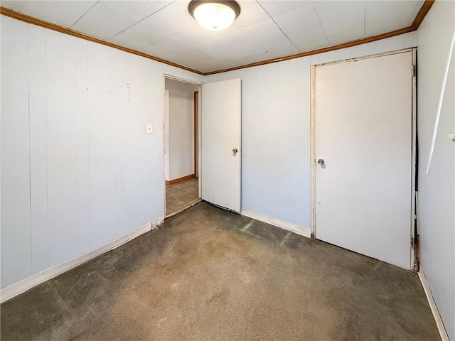 unfurnished bedroom featuring carpet and crown molding