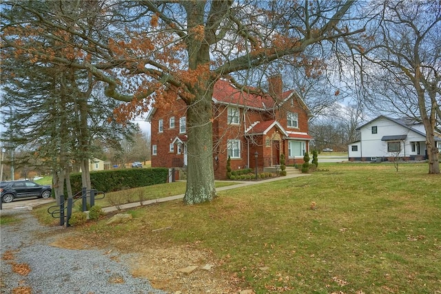 view of front of house with a front lawn