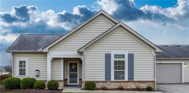 view of front facade featuring a garage