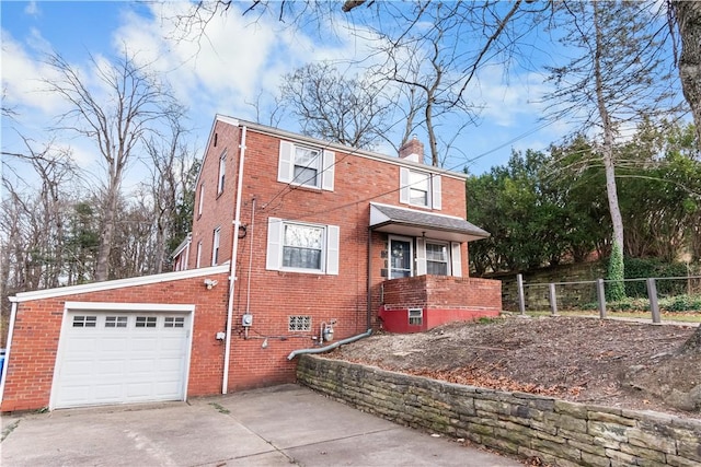 view of front facade featuring a garage