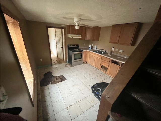 kitchen featuring light tile patterned floors, sink, ceiling fan, and stainless steel electric range