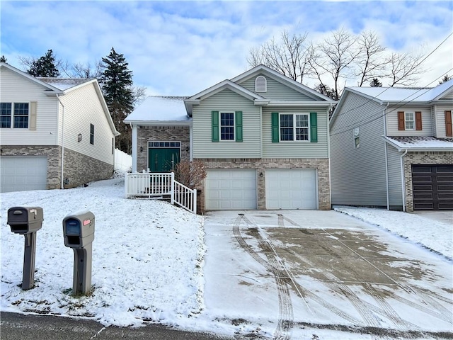 view of front facade featuring a garage